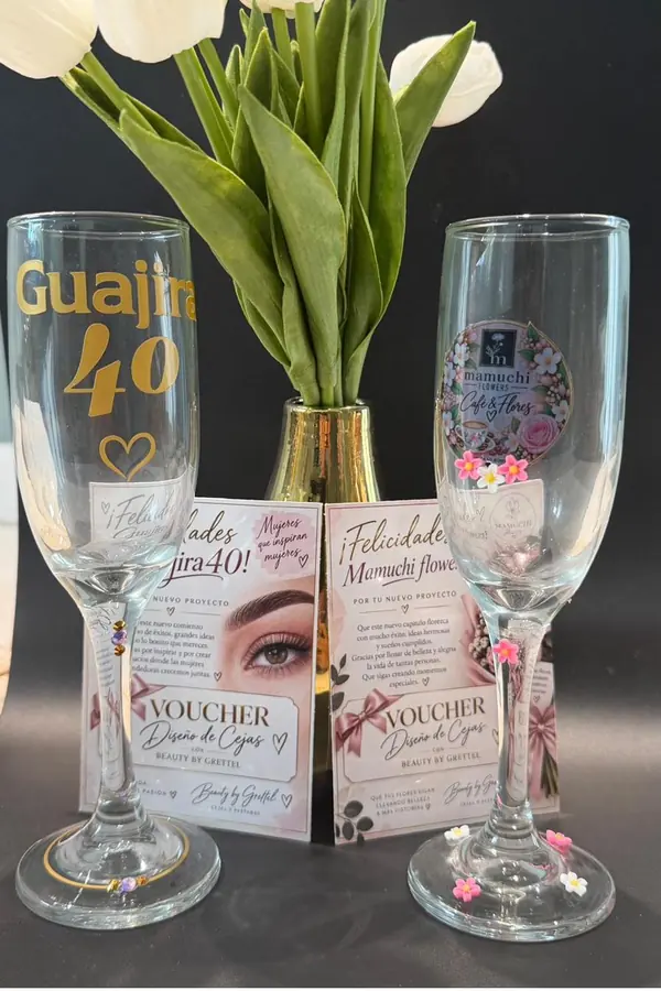 Copas y tarjetas personalizadas para regalo